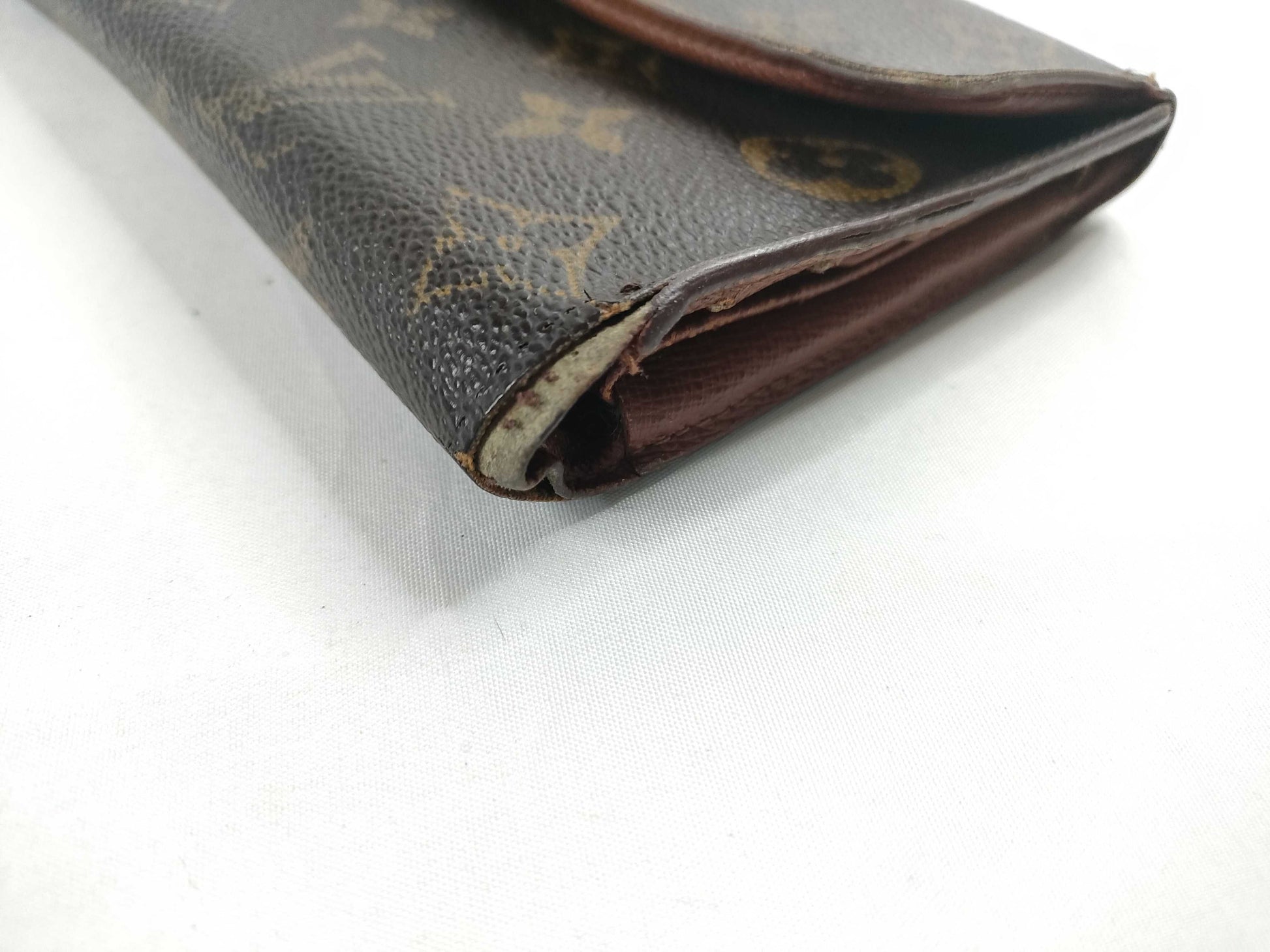 LOUIS VUITTON Monogram Wallet/Chanel Stone Wallet