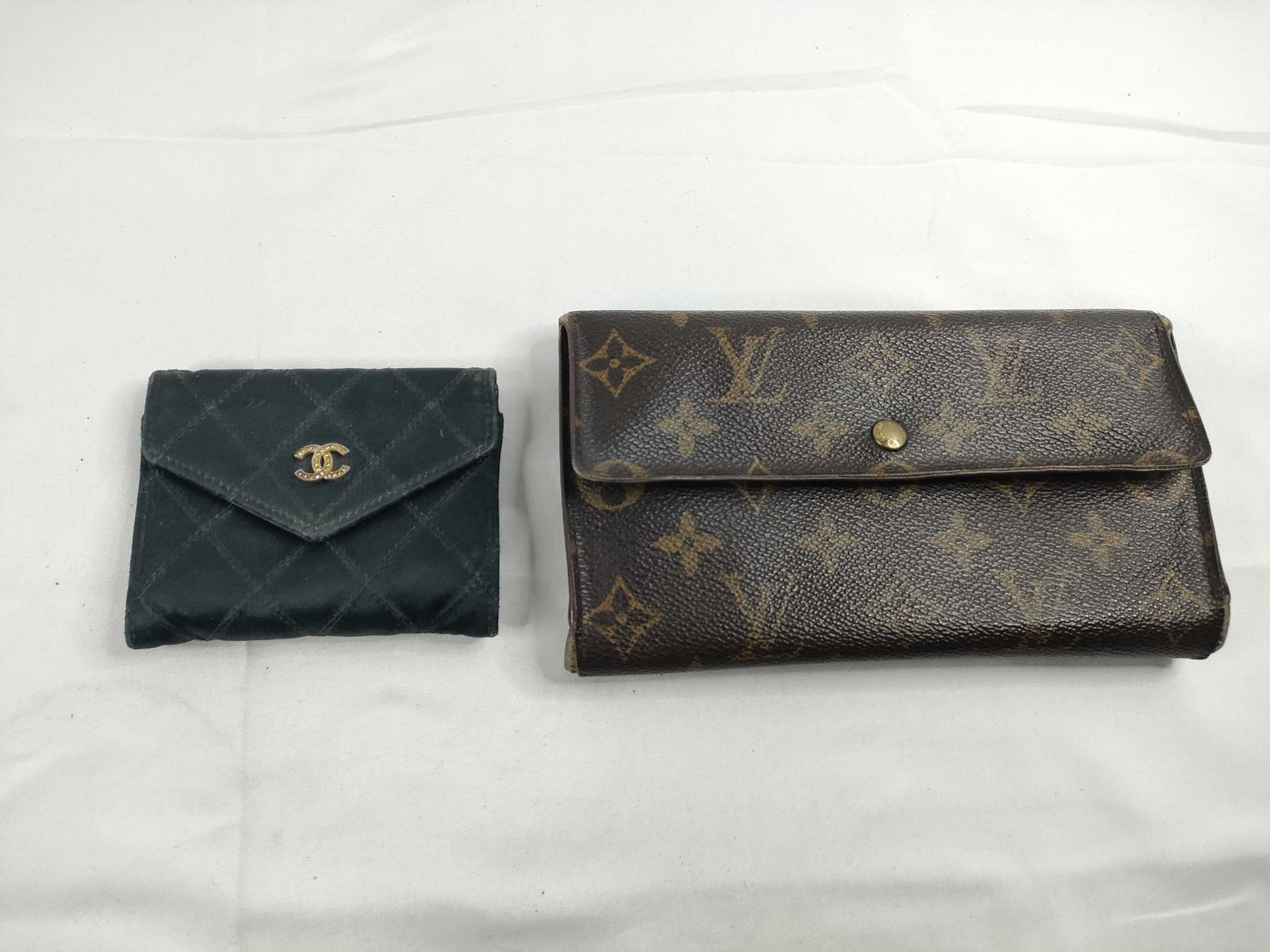 LOUIS VUITTON Monogram Wallet/Chanel Stone Wallet