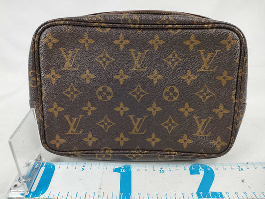 LOUIS VUITTON Monogram Truestoilet 23/Eclair Pouch