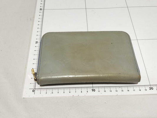 LOUIS VUITTON Vernis Round Zip Wallet
