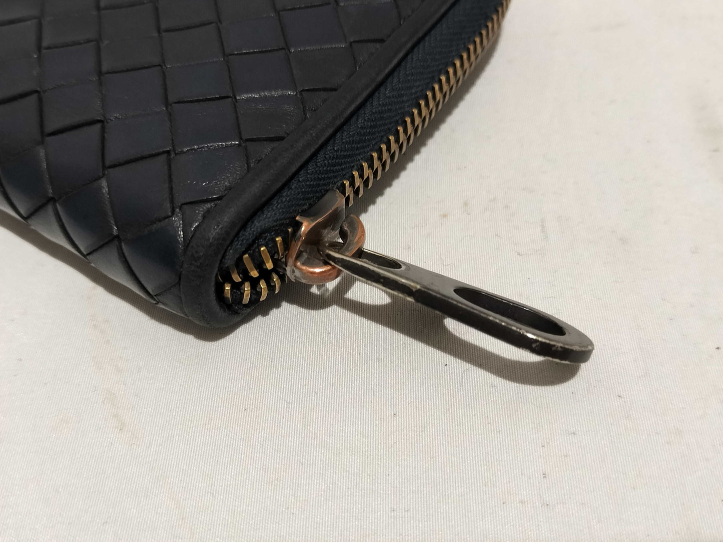 BOTTEGA VENETA Intrecciato Round Wallet