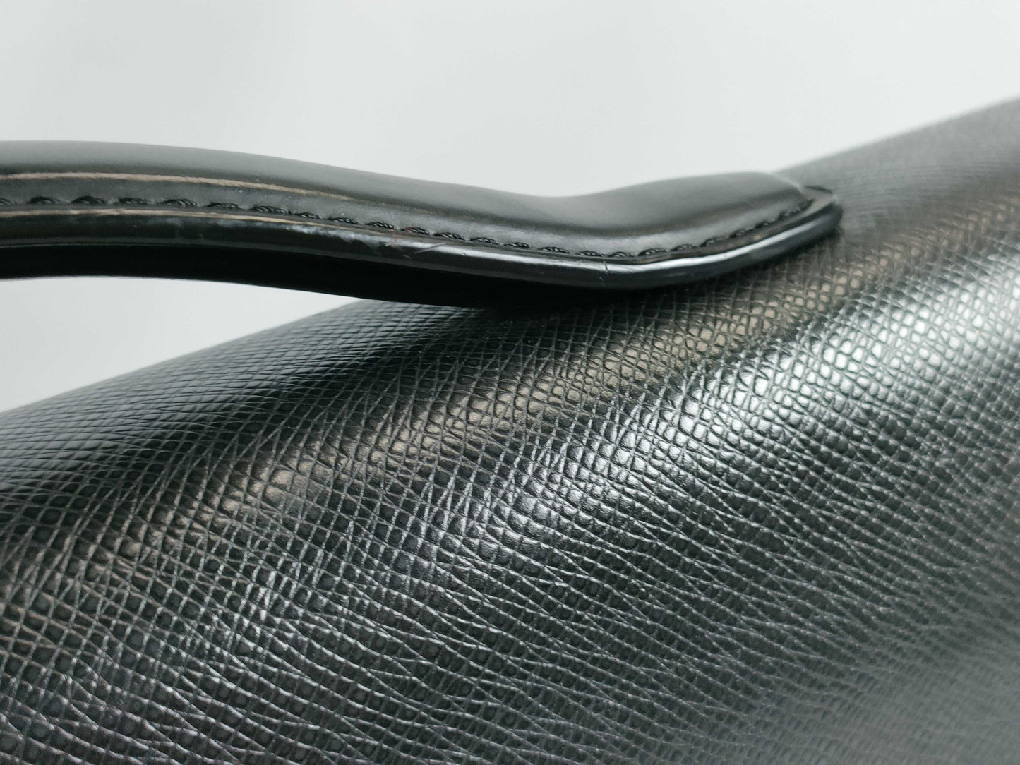 LOUIS VUITTON Taiga M30802 Kazan Business Bag