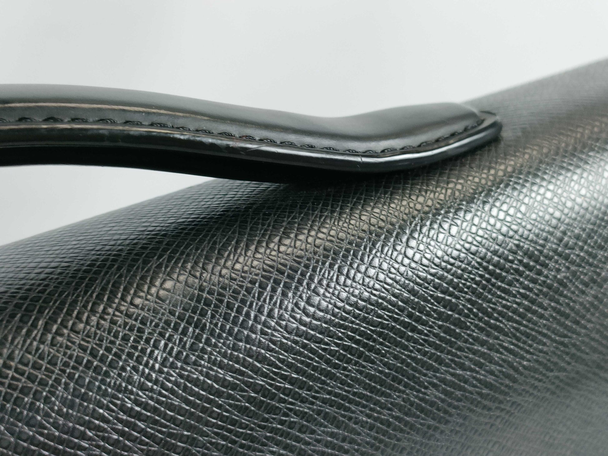 LOUIS VUITTON Taiga M30802 Kazan Business Bag