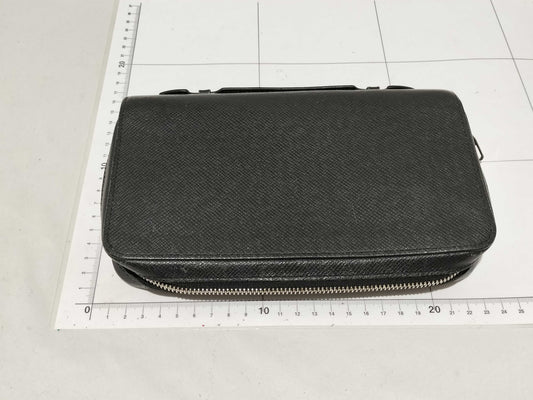 LOUIS VUITTON Taiga M44275 Zippy XL Noir Wallet
