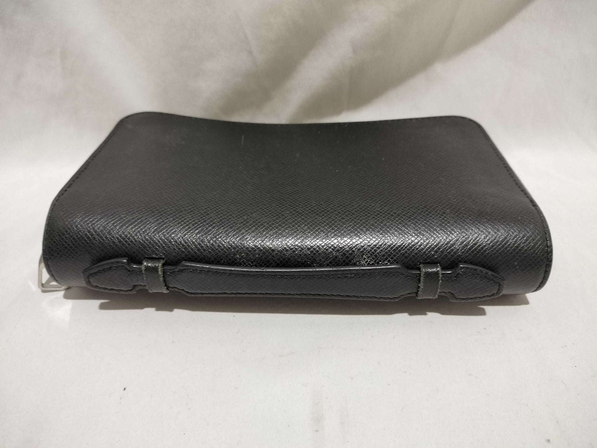 LOUIS VUITTON Taiga M44275 Zippy XL Noir Wallet