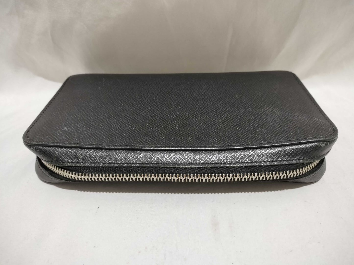 LOUIS VUITTON Taiga M44275 Zippy XL Noir Wallet