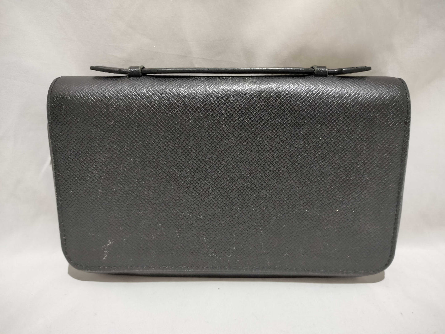 LOUIS VUITTON Taiga M44275 Zippy XL Noir Wallet
