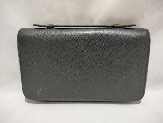 LOUIS VUITTON Taiga M44275 Zippy XL Noir Wallet