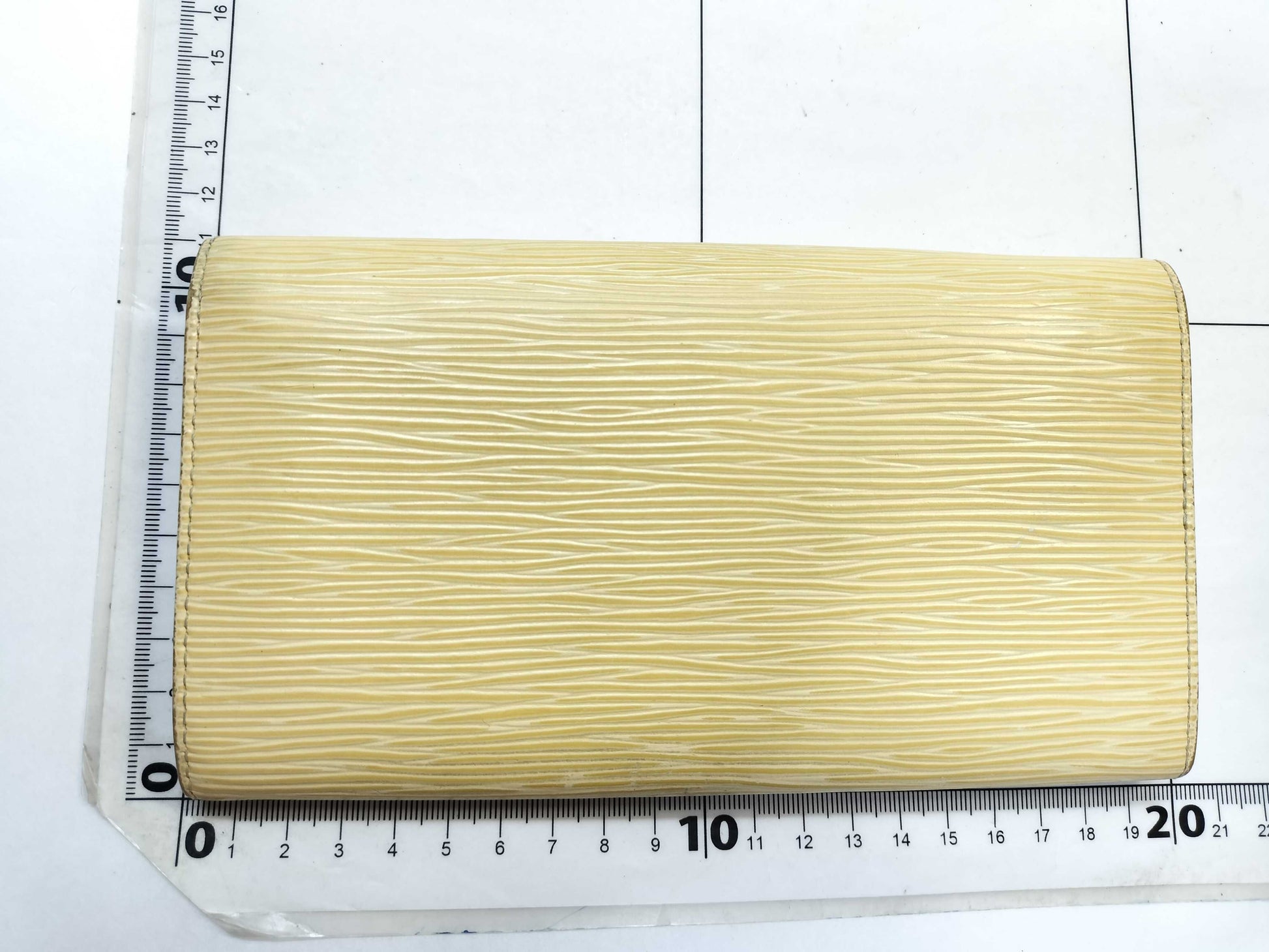 LOUIS VUITTON Epi Portefeuille Sarah Wallet