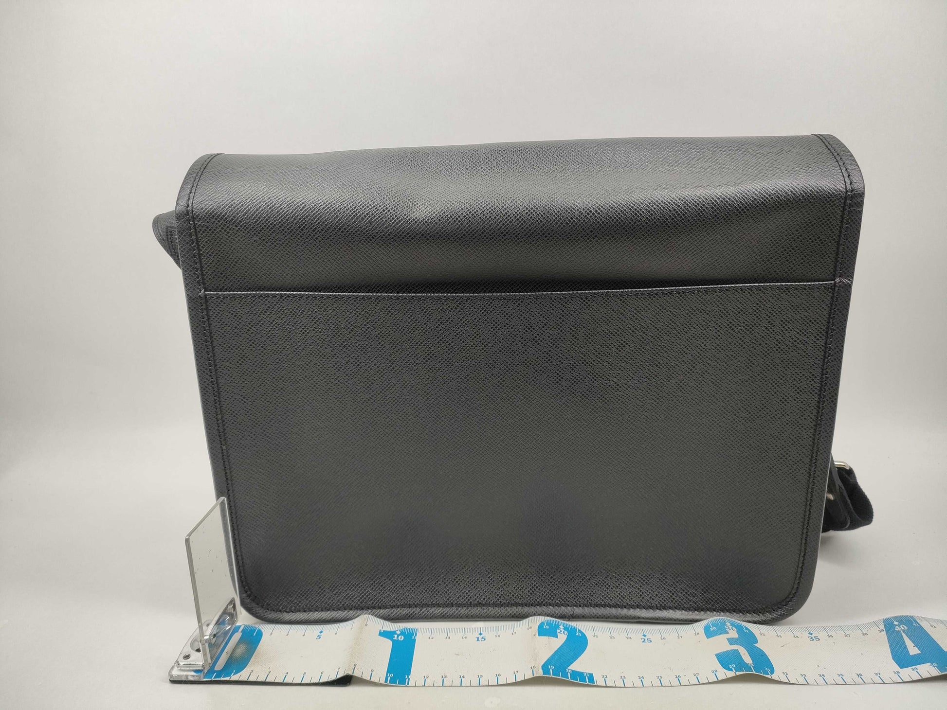 LOUIS VUITTON Taiga M32622 Anton Ardoise Shoulder Bag