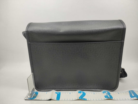 LOUIS VUITTON Taiga M32622 Anton Ardoise Shoulder Bag