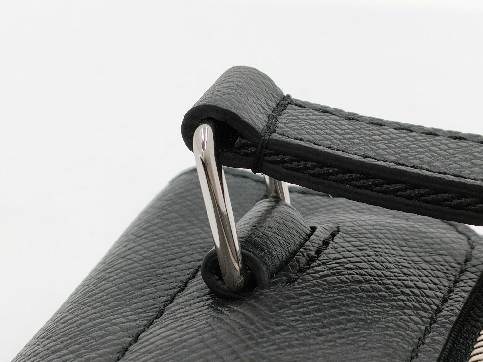 LOUIS VUITTON Taiga Lama M30413 Flap Messenger Shoulder Bag in Noir