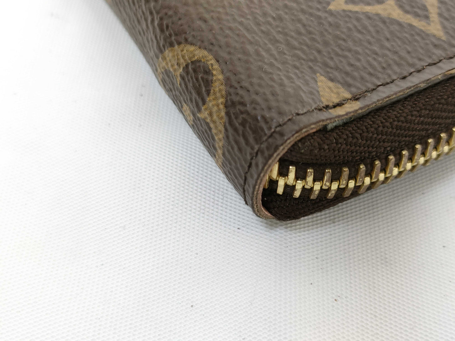 LOUIS VUITTON Monogram Zippy Wallet