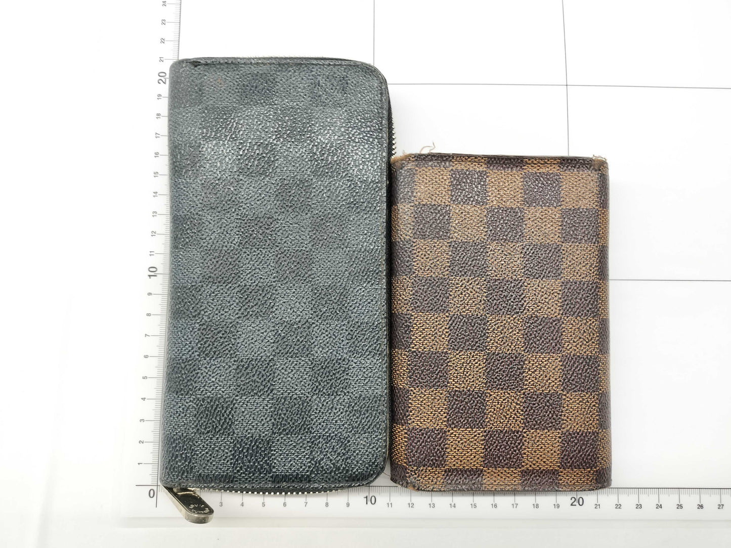 LOUIS VUITTON Damier Zippy Wallet