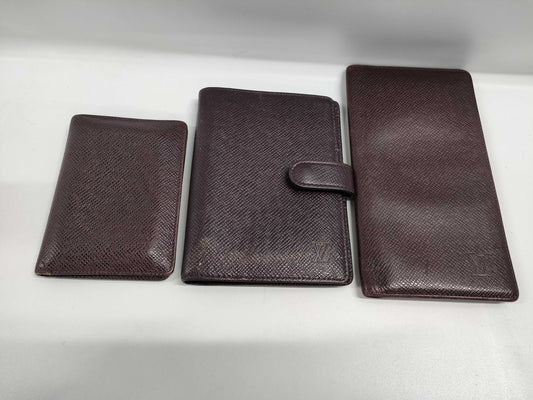 LOUIS VUITTON Taiga Credit Wallet, Agenda, and Pass Case Set Wallet