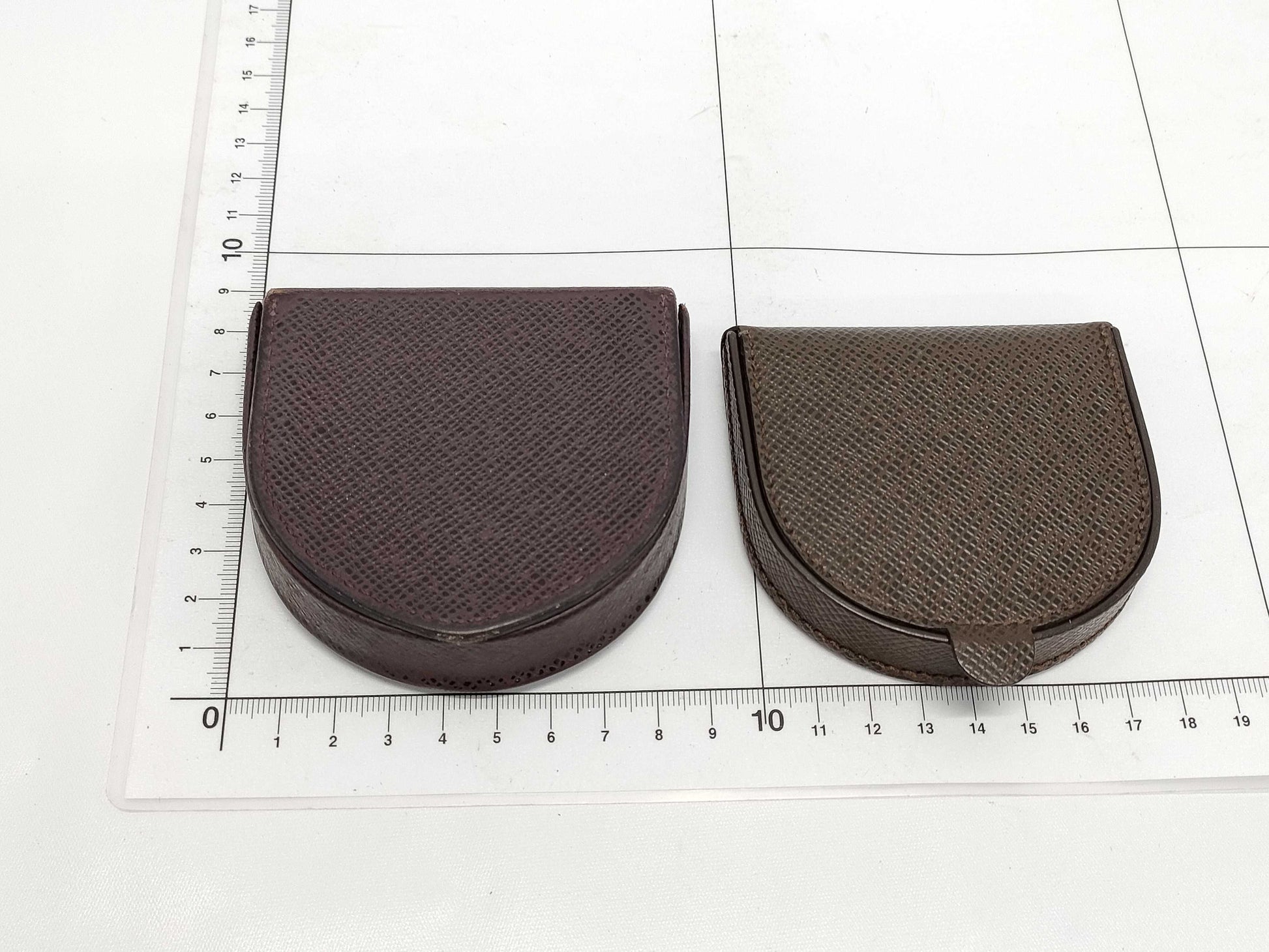 LOUIS VUITTON Taiga Porte Monnaie Cubetto Coin Case