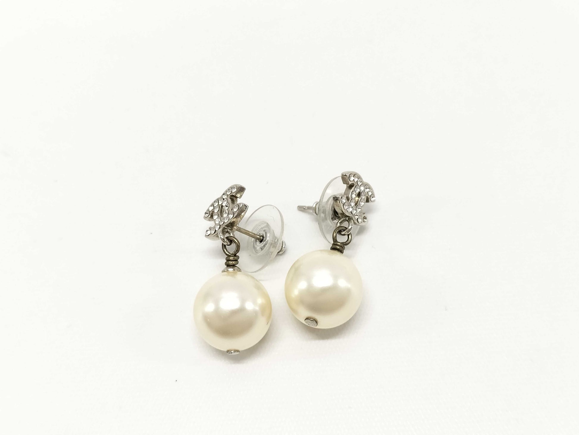 CHANEL Pearl Earrings A18 Earrings