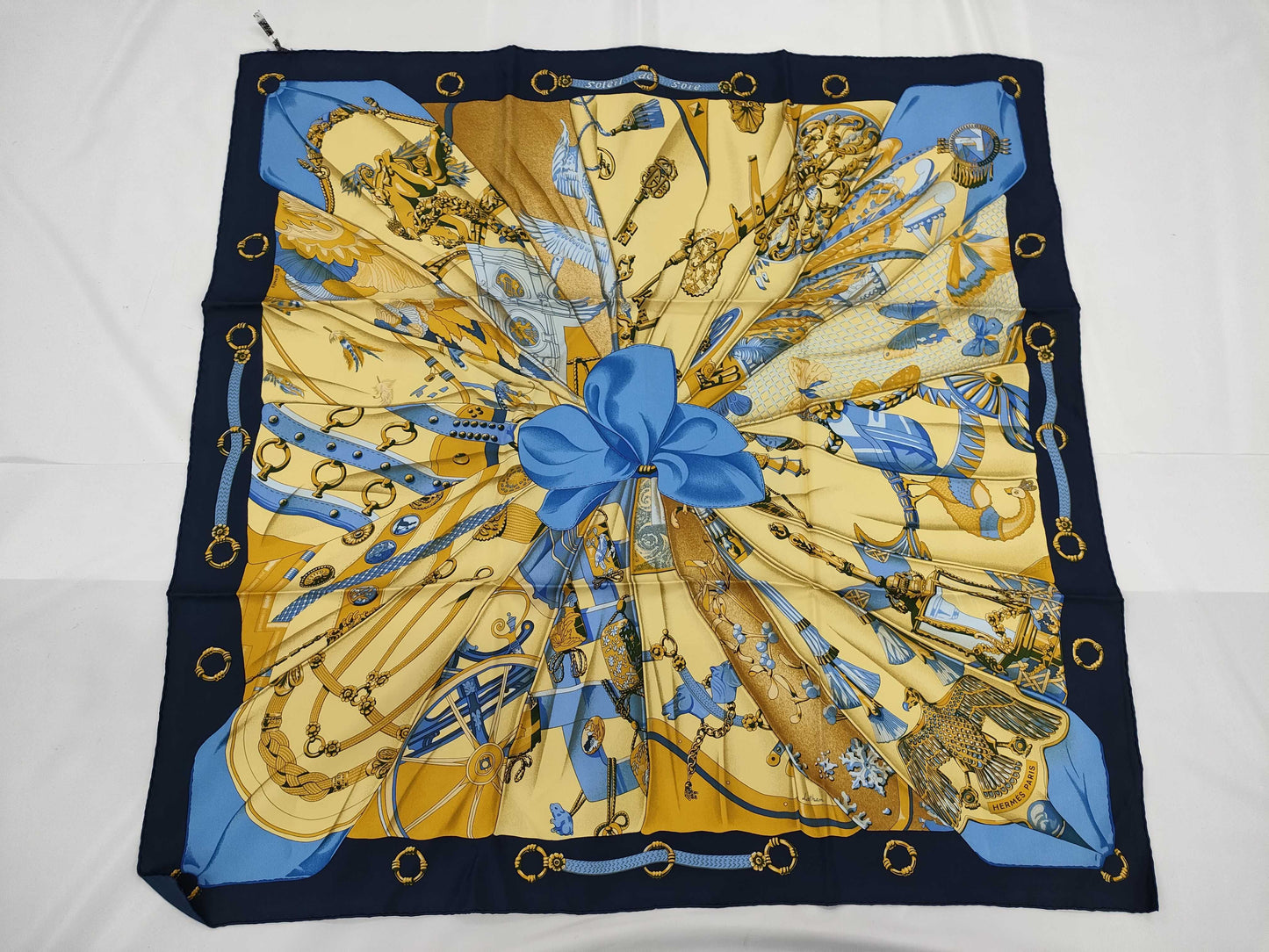 HERMES Carré 90 Soleil de Soie Silk Sun Scarf
