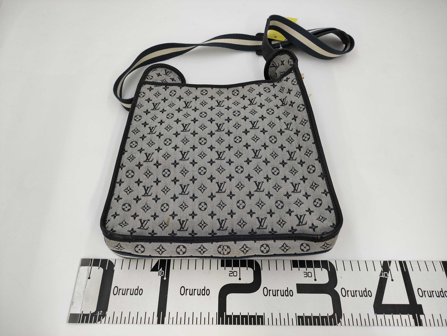 LOUIS VUITTON Monogram Minilan Besas Shoulder Bag