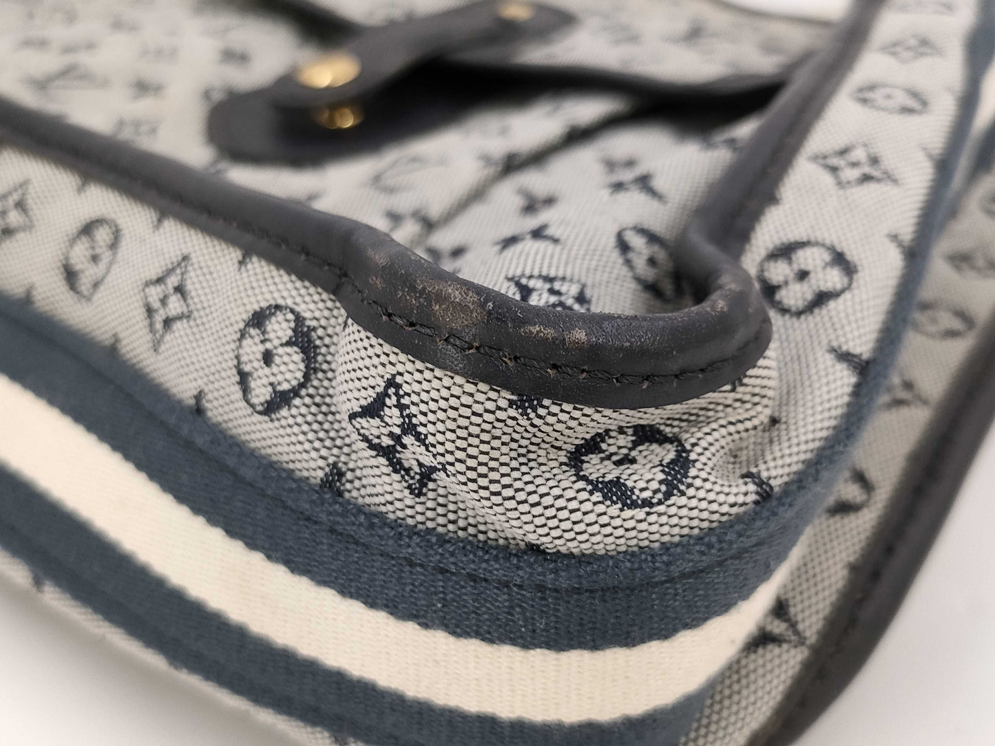 LOUIS VUITTON Monogram Minilan Besas Shoulder Bag