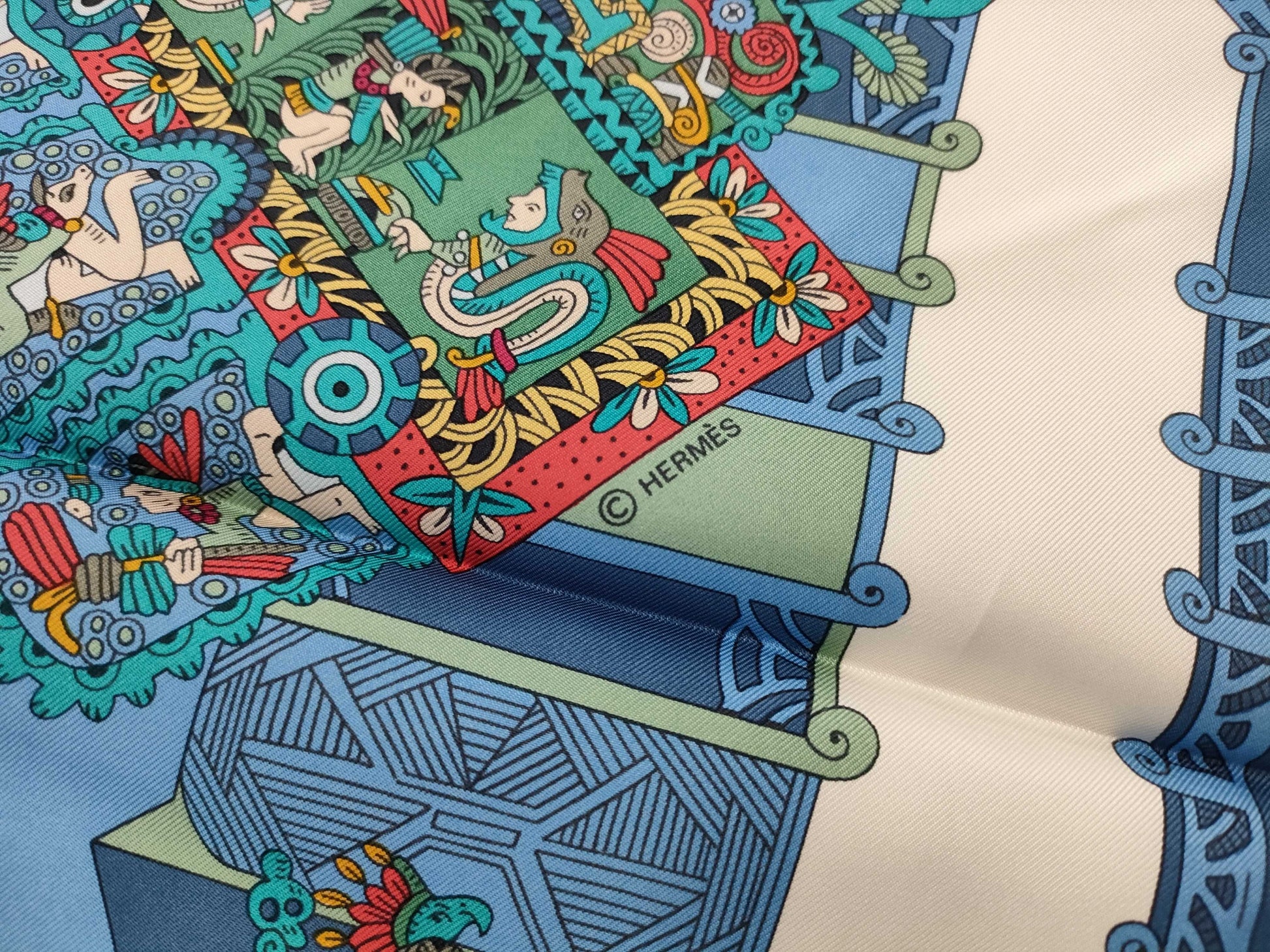 HERMES Carré Celestial Bodies and Sun Scarf