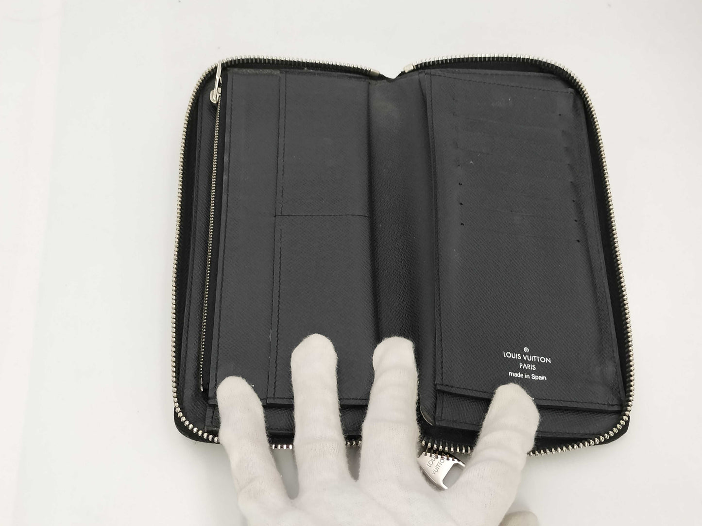 LOUIS VUITTON Taiga Zippy Wallet Vertical Wallet