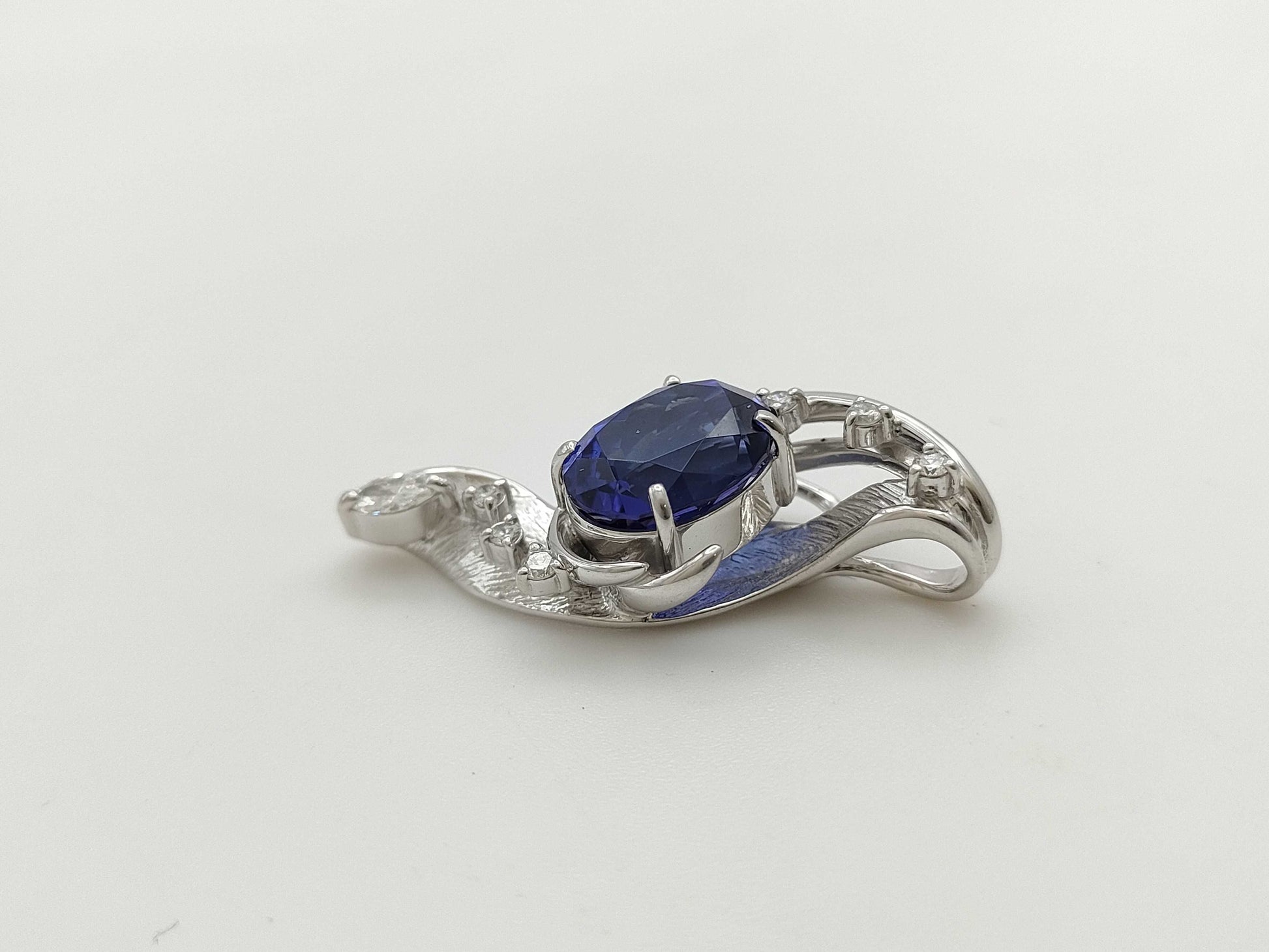 TZ5.01ct D0.27ct K18WG 8.0g Pendant Top
