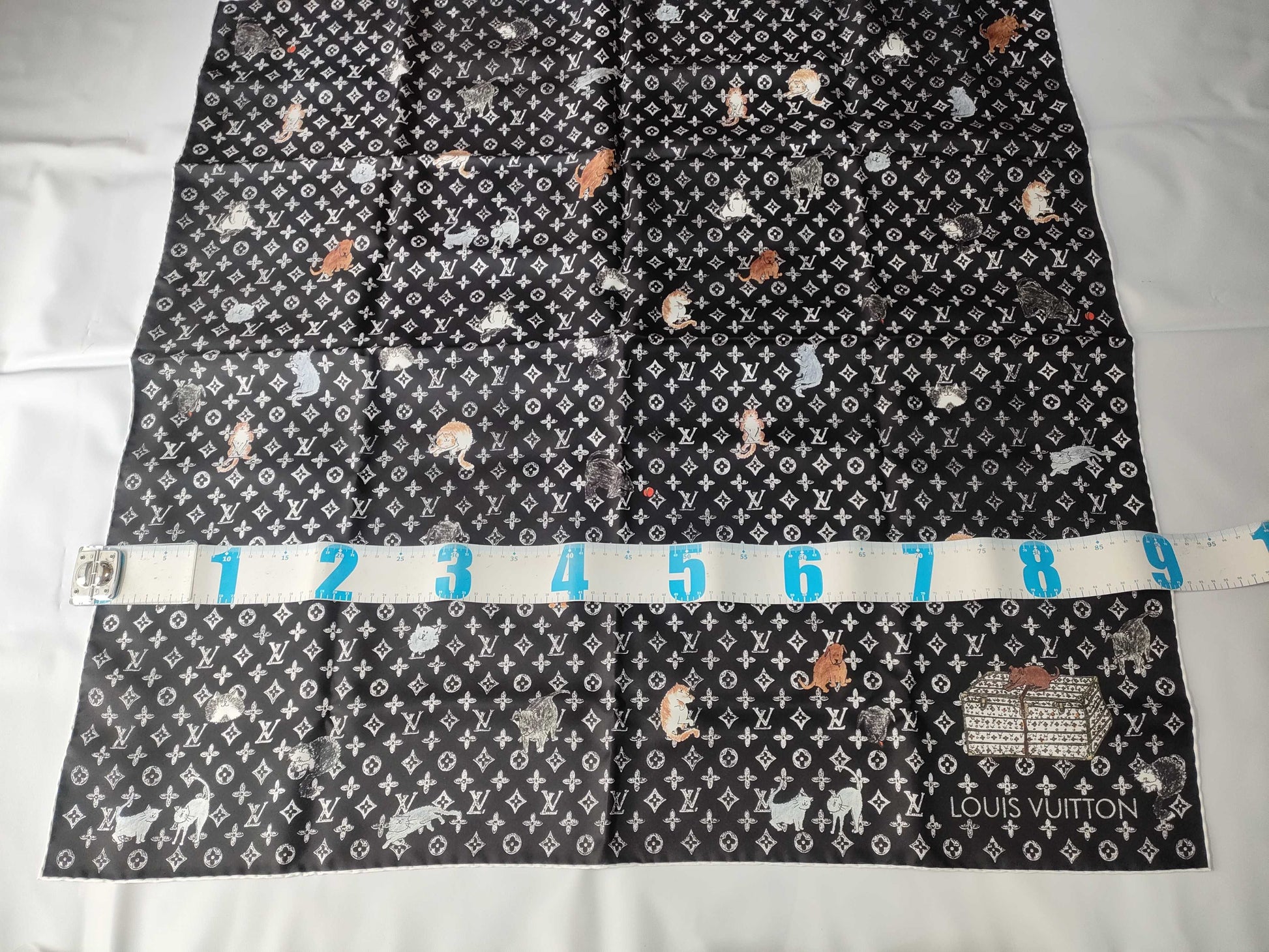 LOUIS VUITTON Monogram Scarf Animal Carre Catgram Scarf