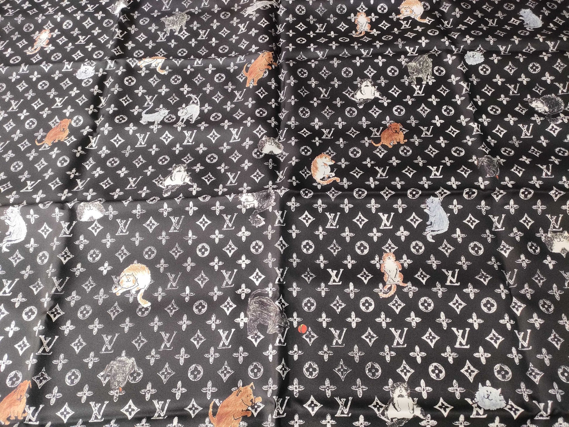 LOUIS VUITTON Monogram Scarf Animal Carre Catgram Scarf