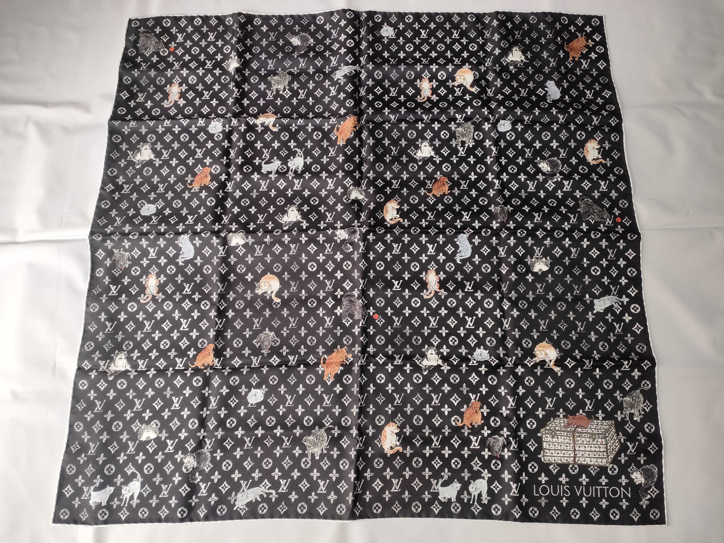 LOUIS VUITTON Monogram Scarf Animal Carre Catgram Scarf