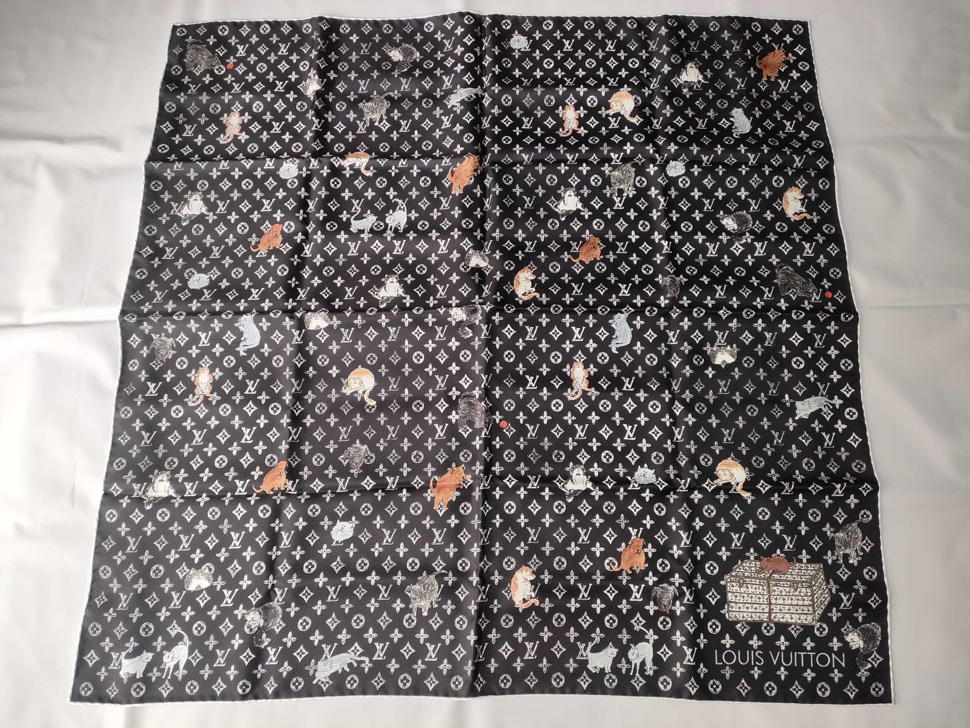 LOUIS VUITTON Monogram Scarf Animal Carre Catgram Scarf