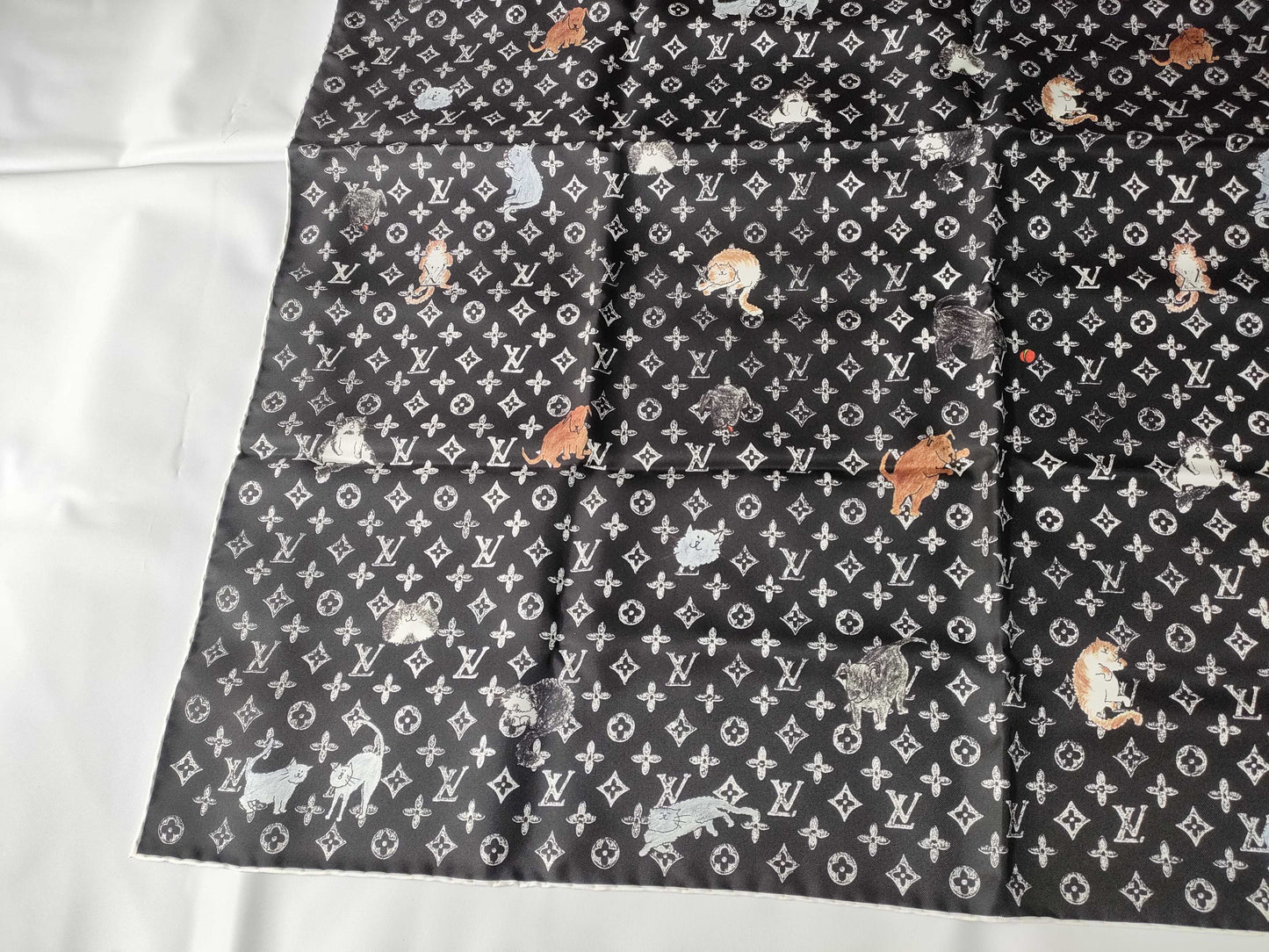 LOUIS VUITTON Monogram Scarf Animal Carre Catgram Scarf