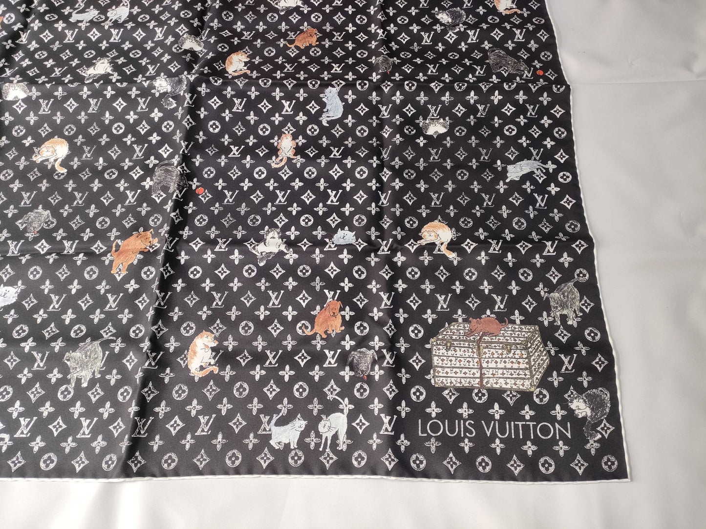 LOUIS VUITTON Monogram Scarf Animal Carre Catgram Scarf