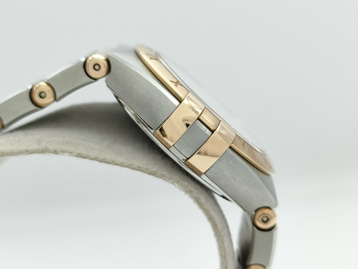 OMEGA Constellation 131.20.25.60.05.001 93009523 Quartz Shell Dial Women's Watch