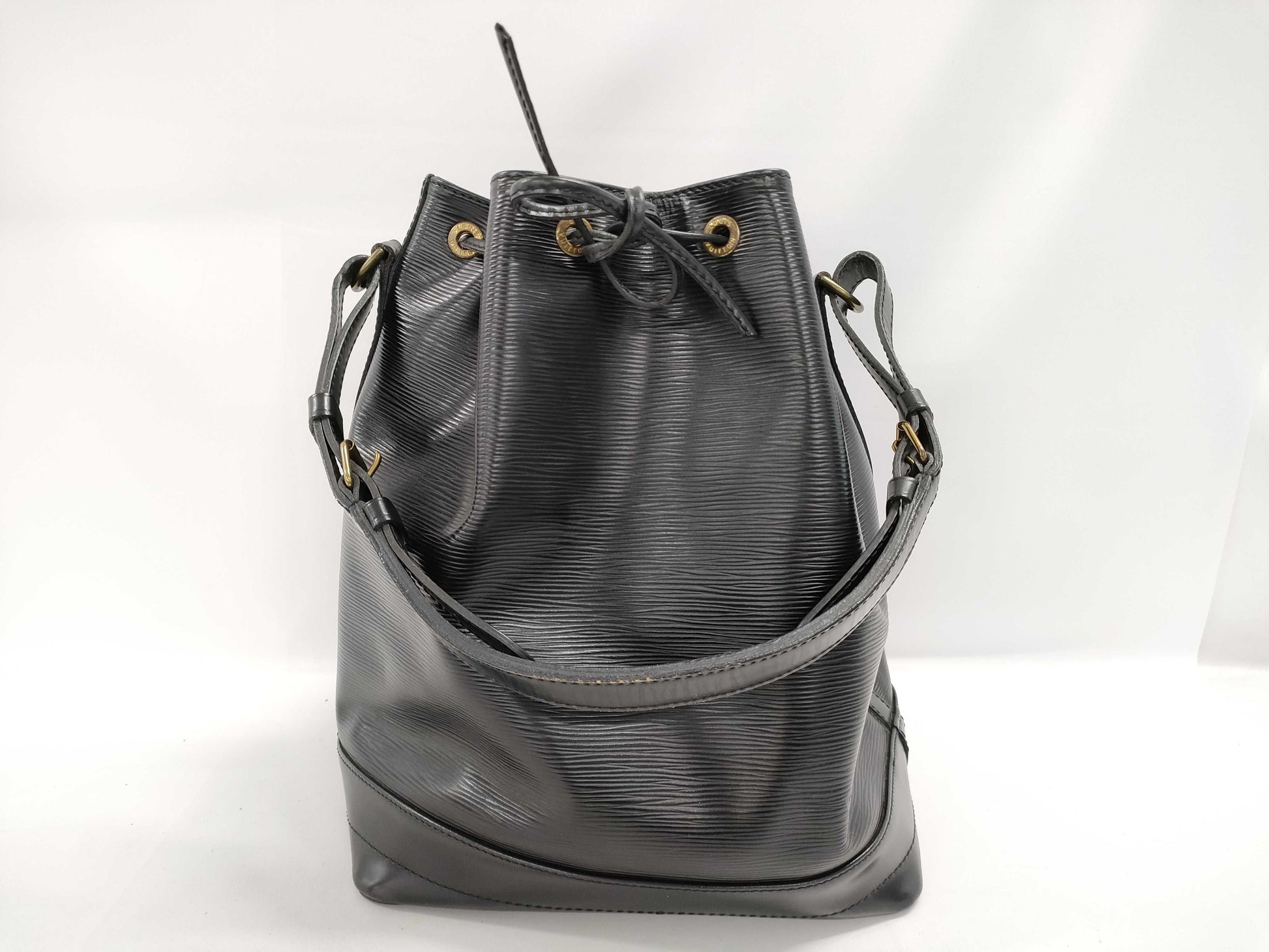 LOUIS VUITTON Epi Noe Black Shoulder Bag