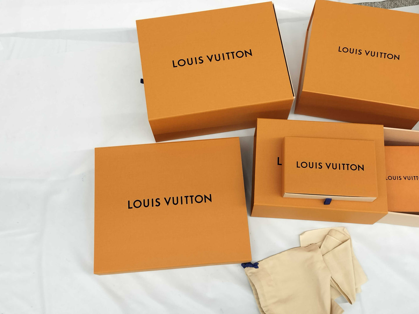 LOUIS VUITTON / 15 Empty Dust Bags