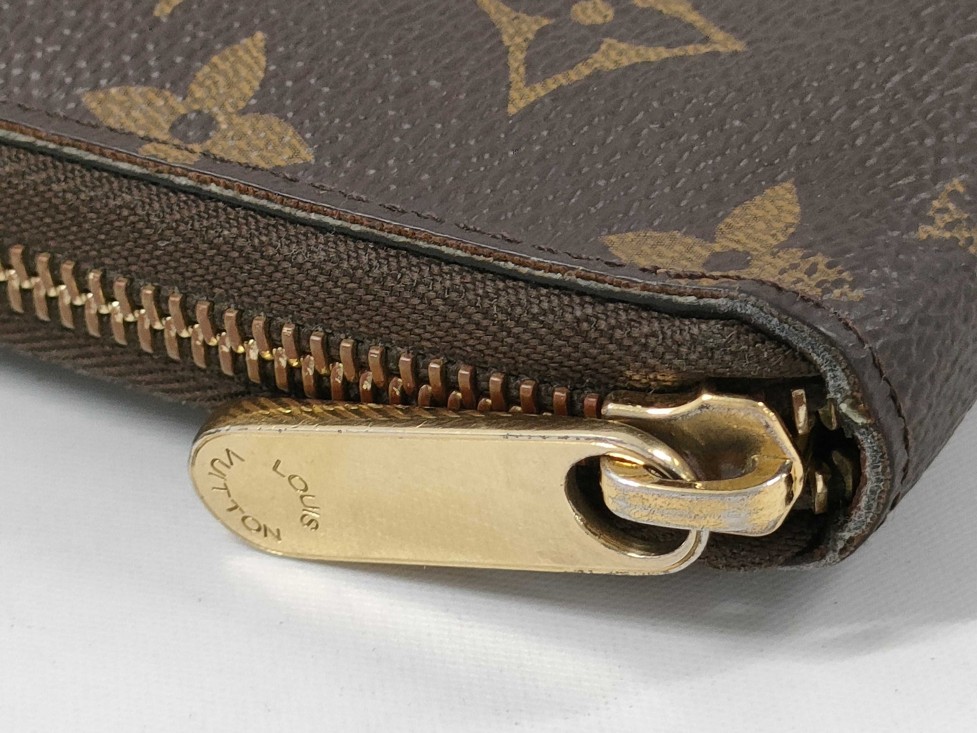 LOUIS VUITTON Monogram Zippy Wallet