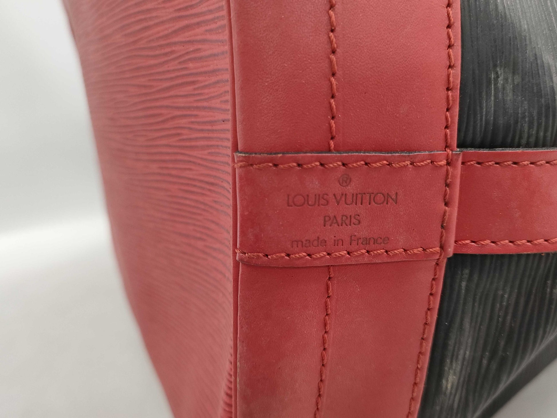 LOUIS VUITTON Epi Noe Two-Tone Shoulder Bag