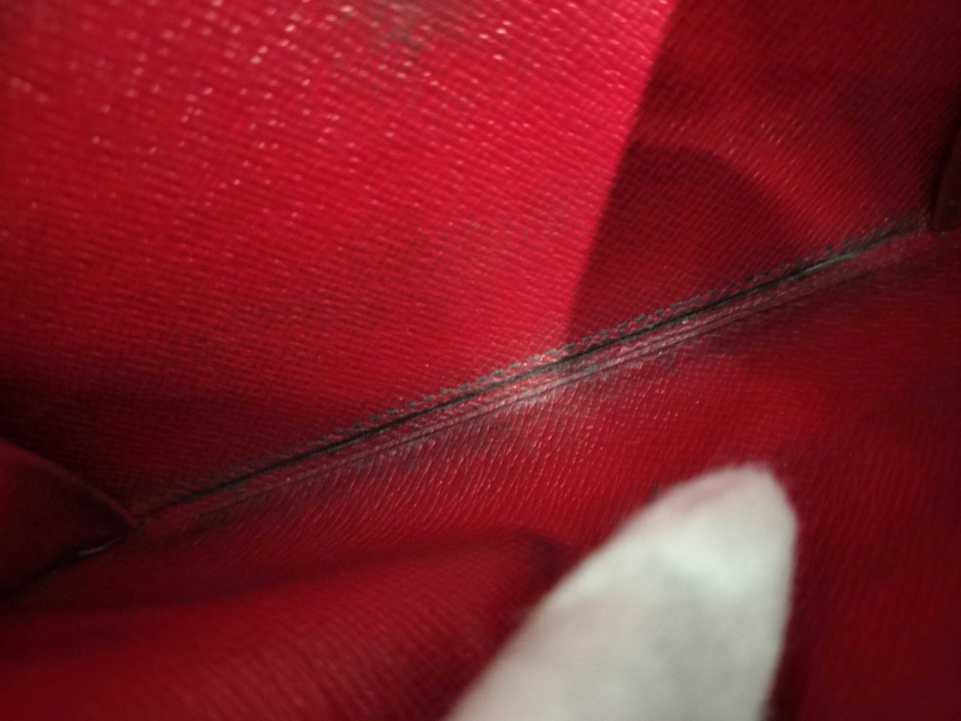 LOUIS VUITTON Epi M63717 Porte Tresor Etui Papier Wallet