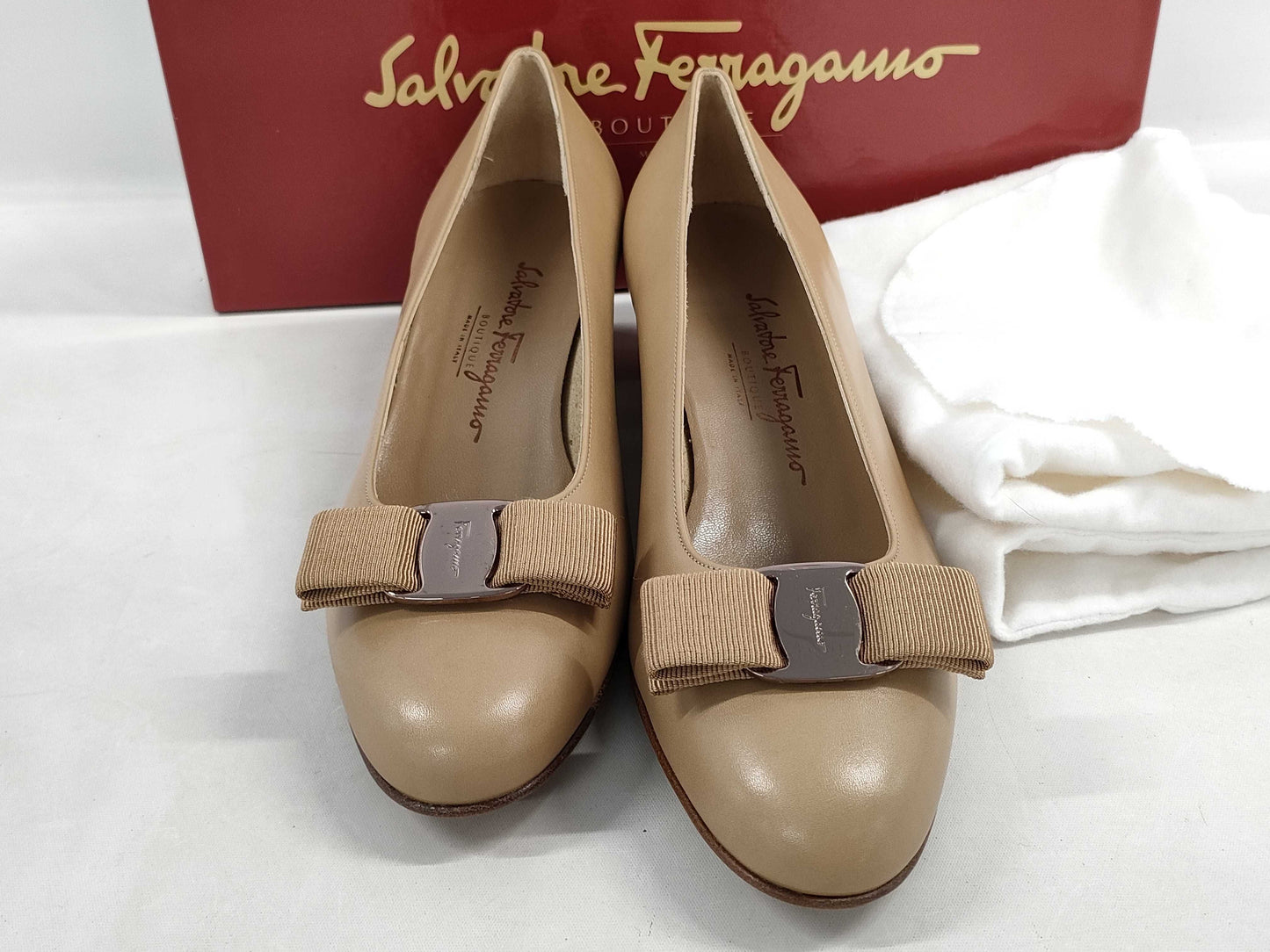 Salvatore Ferragamo Vara Leather Pumps