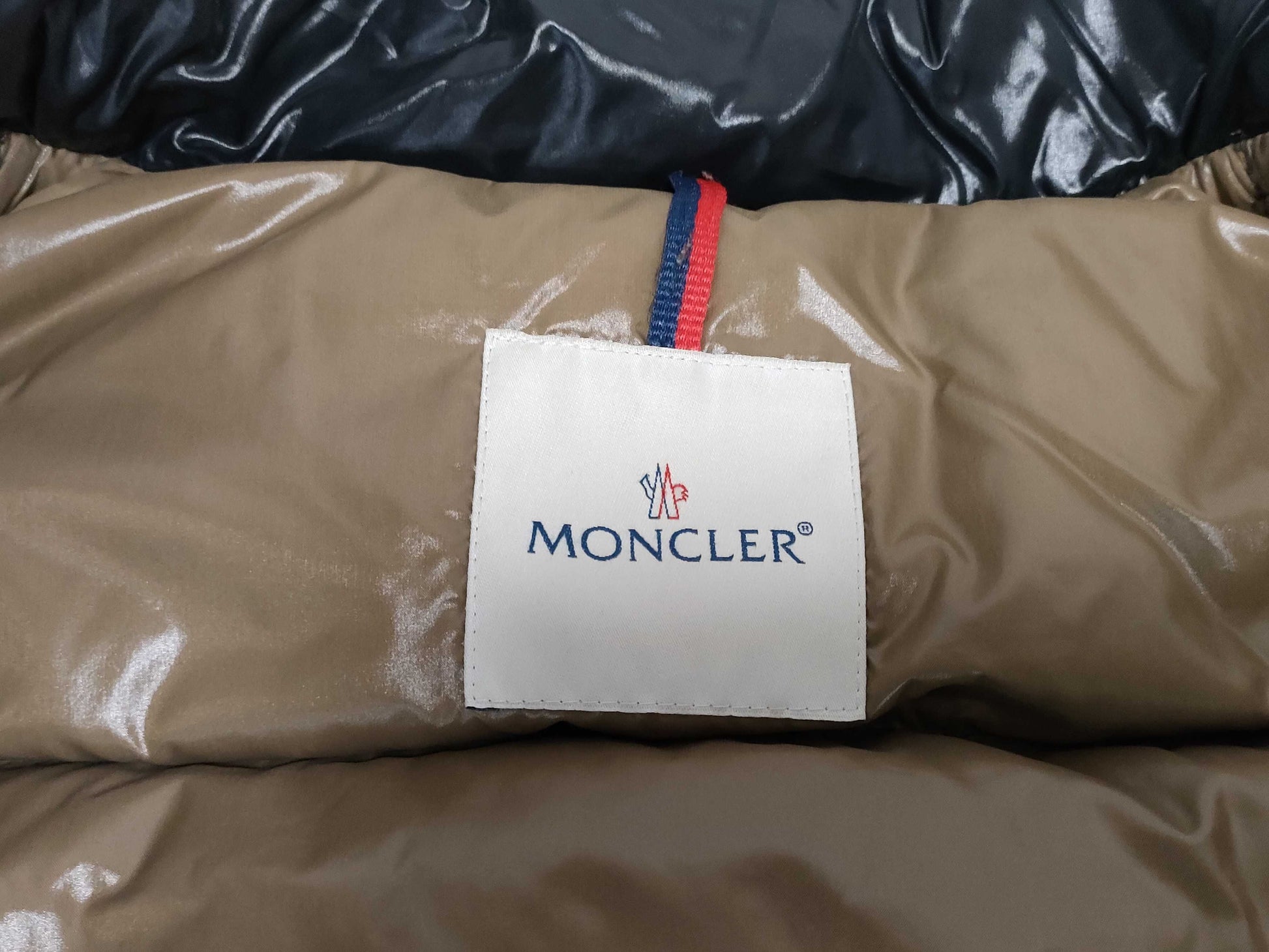MONCLER 41310 Black Down Jacket