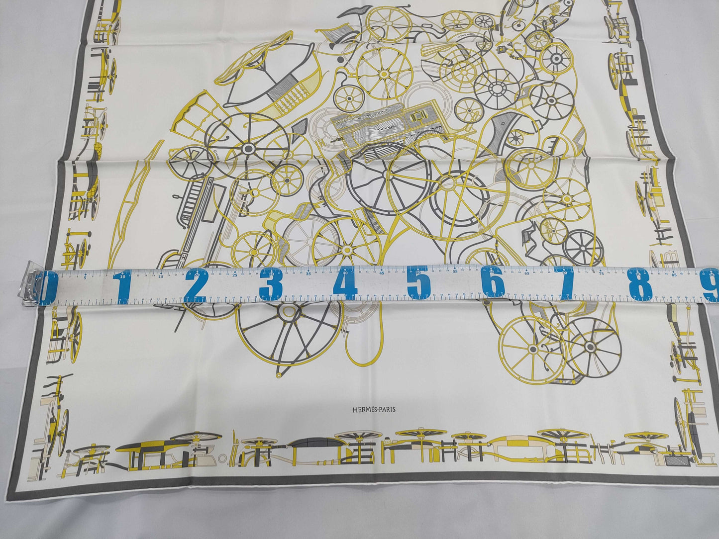 HERMES Carre Scarf