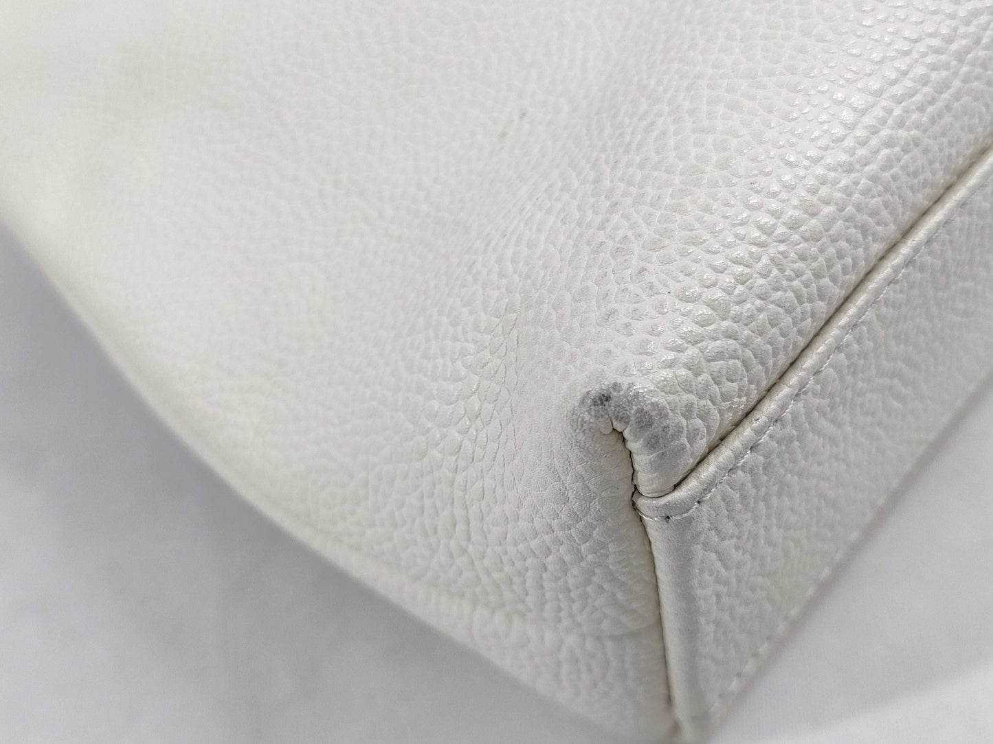 Yves Saint Laurent Leather Handbag