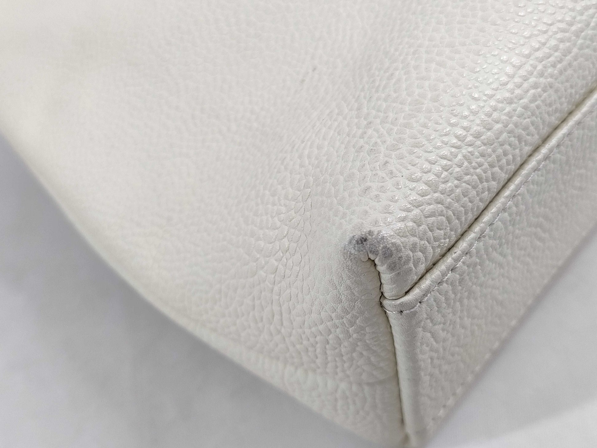 Yves Saint Laurent Leather Handbag