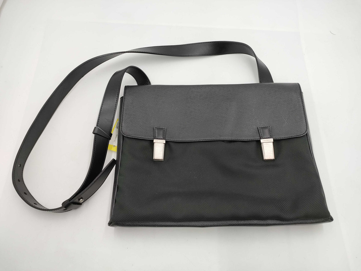 LOUIS VUITTON Taiga Saratov GMM30882 Shoulder Bag