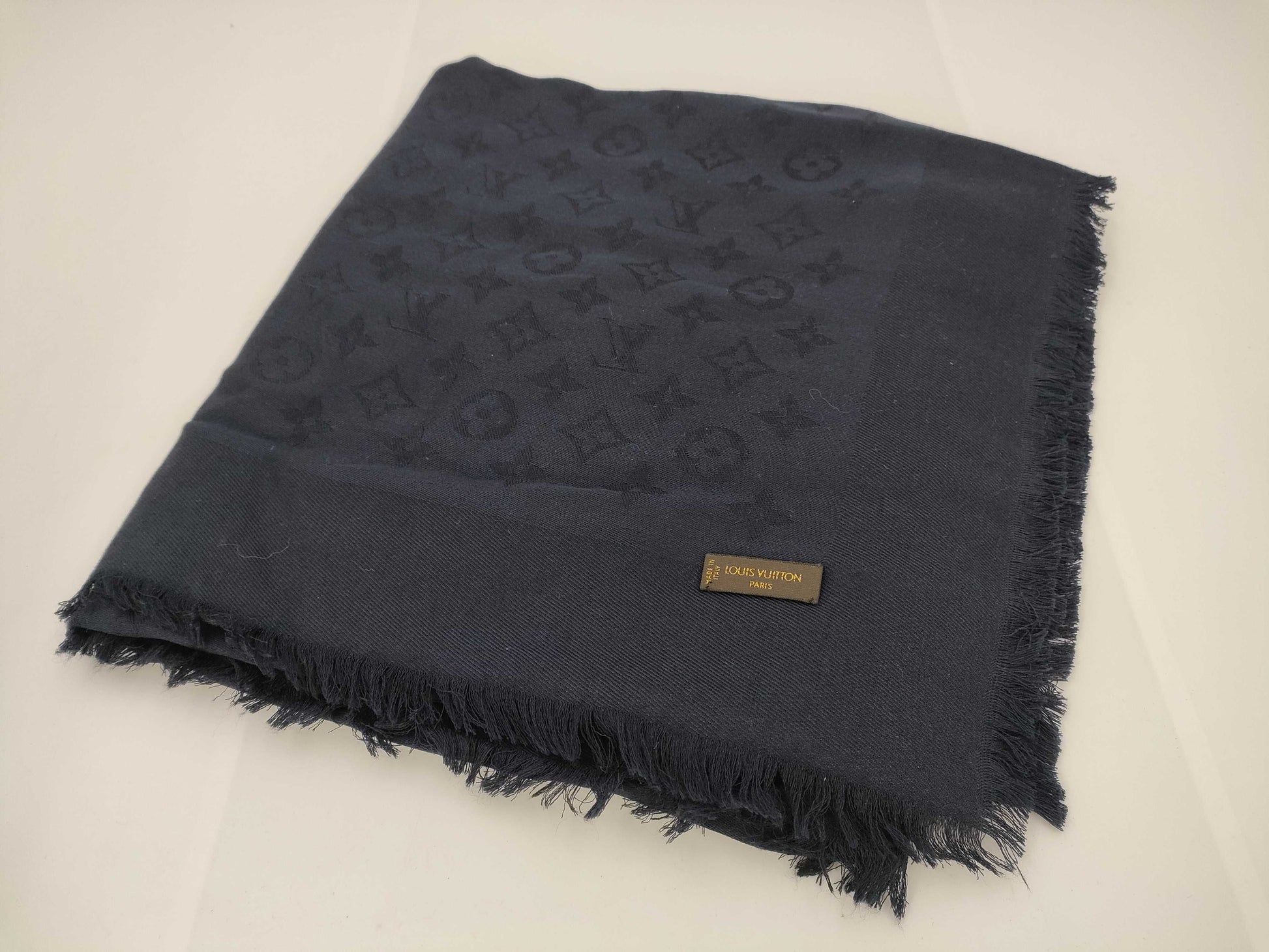 LOUIS VUITTON Large Shawl Navy Scarf