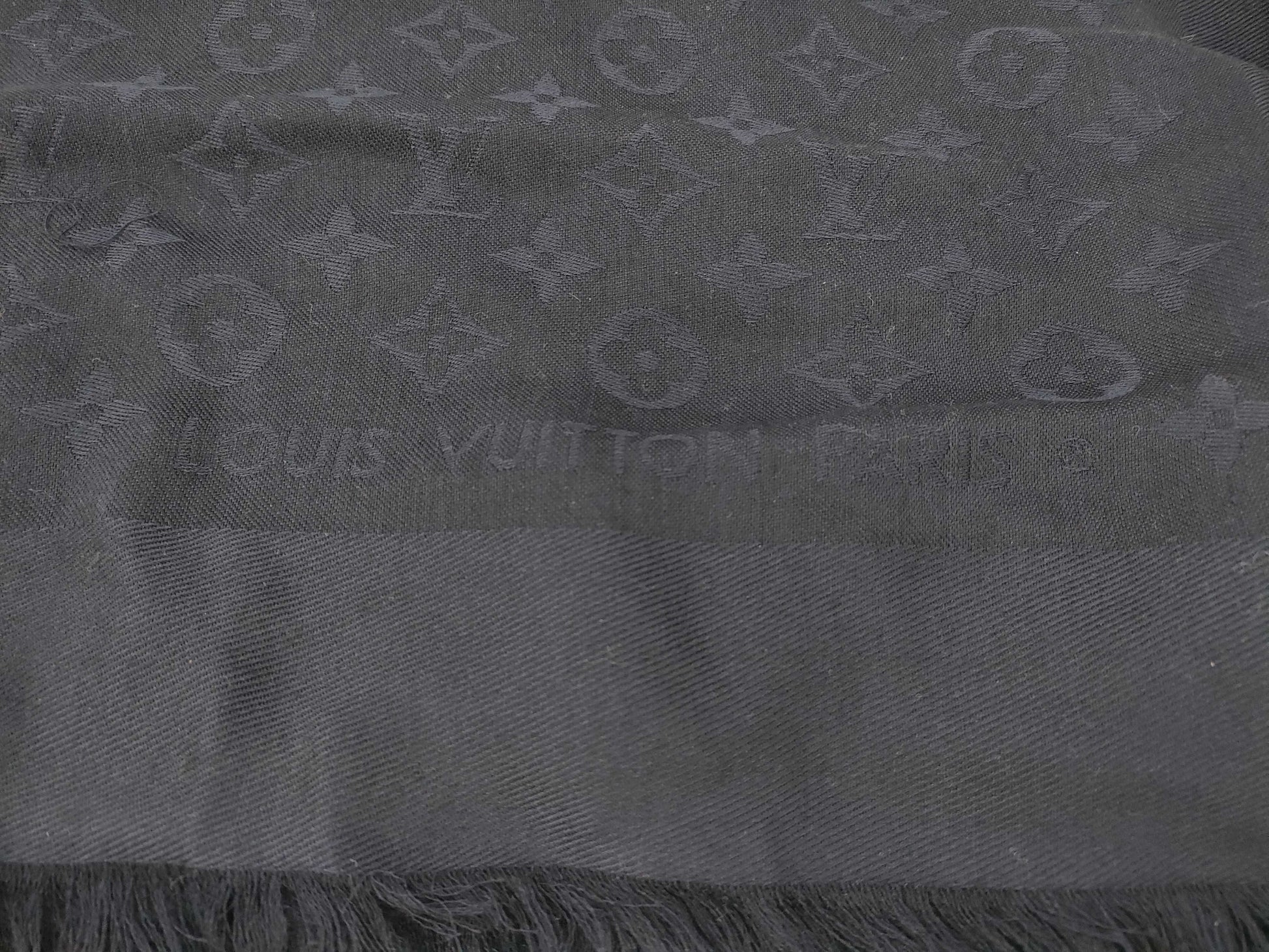 LOUIS VUITTON Large Shawl Navy Scarf
