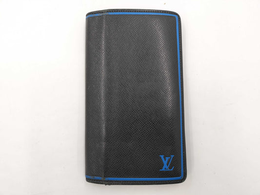 LOUIS VUITTON Taiga Taiga M63300 Portefeuille Plaza Black Initial Wallet