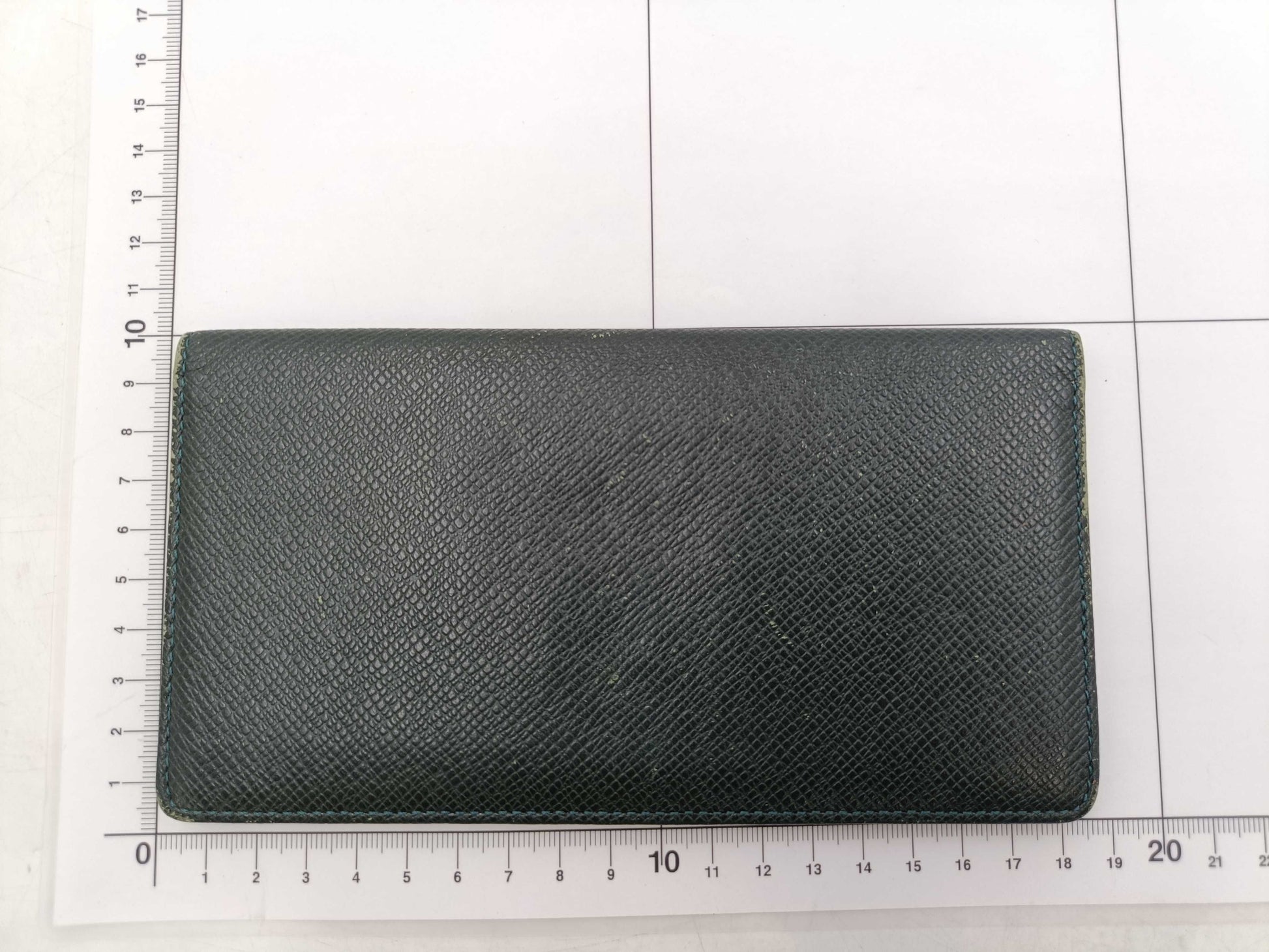 LOUIS VUITTON Taiga M30394 Porte-Valeur Carte Credit Wallet