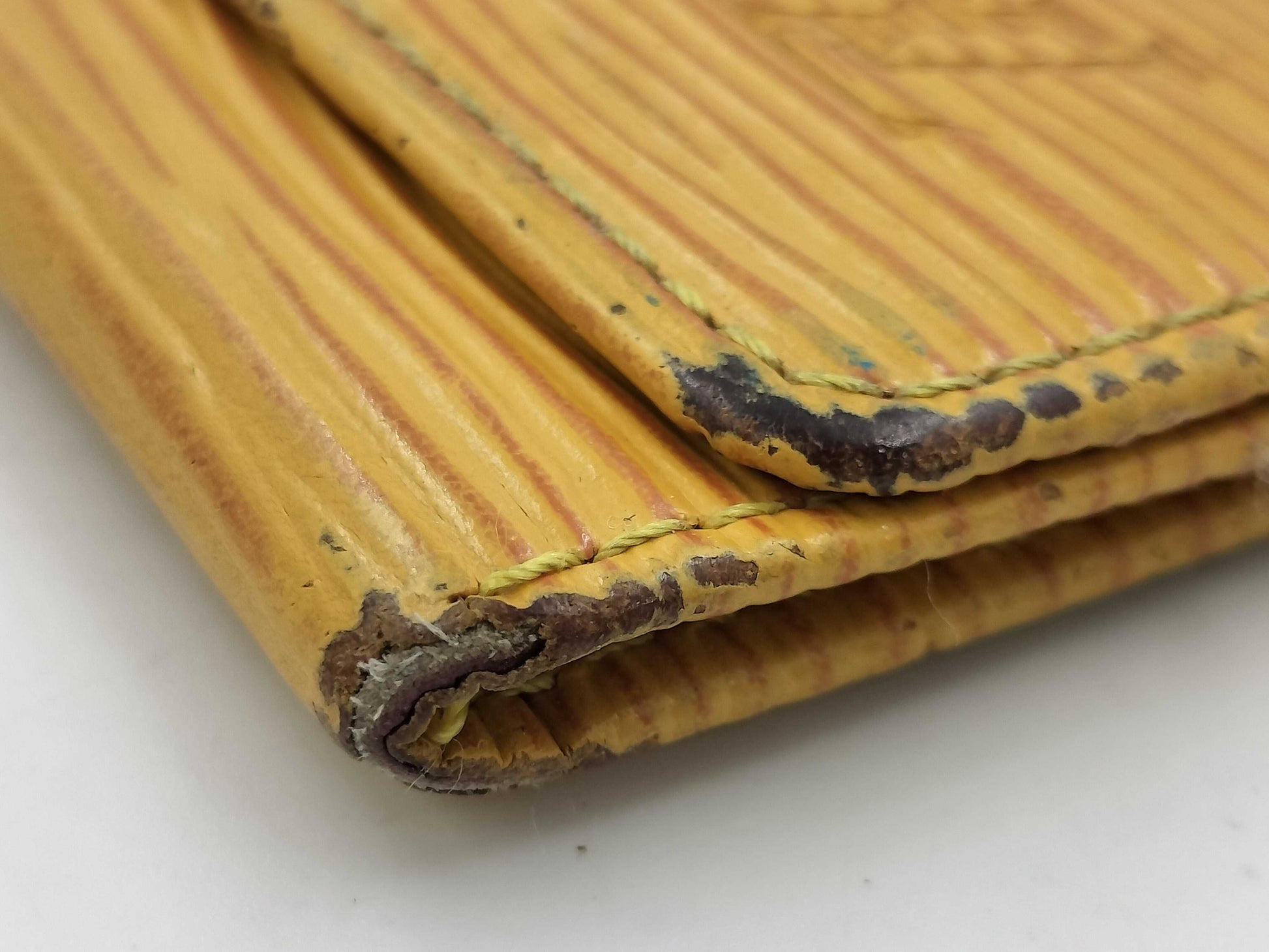 LOUIS VUITTON Epi Taiga Key Case/Key Holder